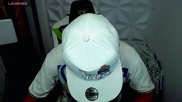 Snapshot of bby_santi chatting on December 5, 12:44 pm bby santi online show from December 5, 12:44 pm