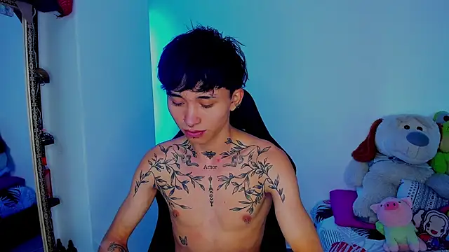 juniior 2311  online show from November 18, 7:17 pm