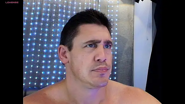 DamienSliick online show from April 26, 7:28 am