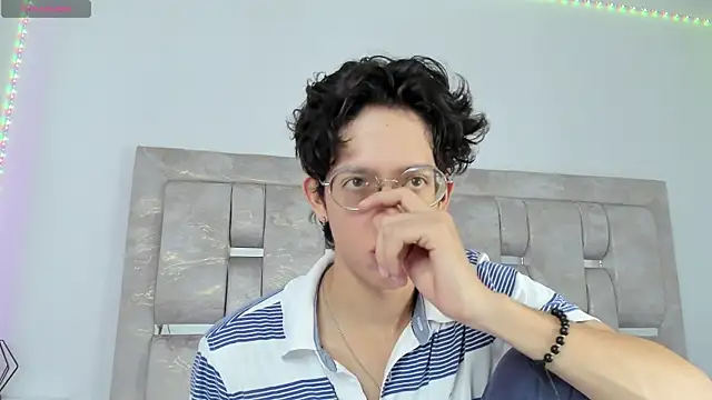 Snapshot of manu_vera chatting on December 21, 11:55 am manu vera online show from December 21, 11:55 am