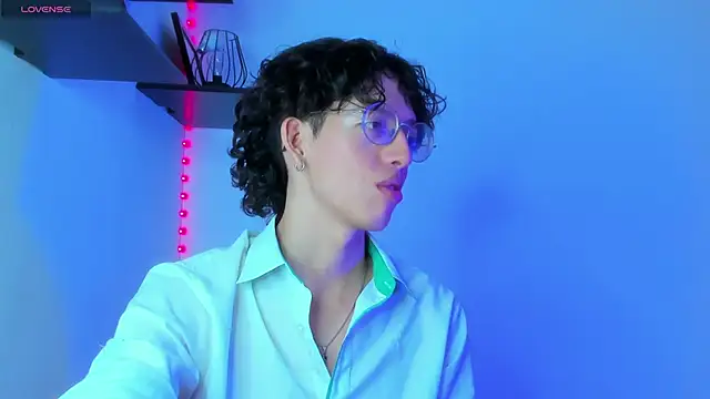 Snapshot of manu_vera chatting on February 7, 8:20 pm manu vera online show from February 7, 8:20 pm