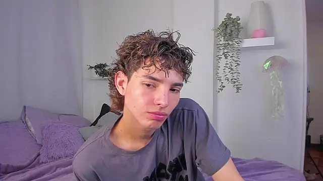 santy-kitty online show from January 18, 1:18 am