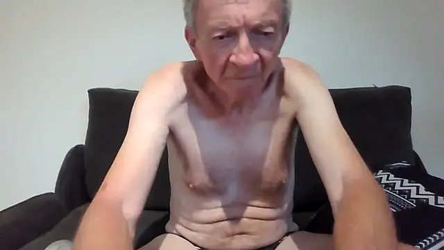 Snapshot of naturiste974 chatting on February 21, 11:44 am naturiste974 online show from February 21, 11:44 am