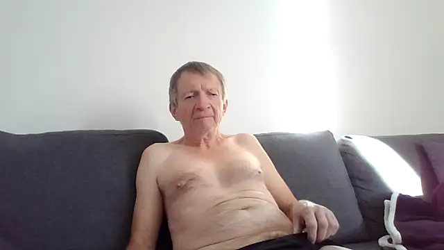 Snapshot of naturiste974 chatting on October 16, 3:42 pm naturiste974 online show from October 16, 3:42 pm