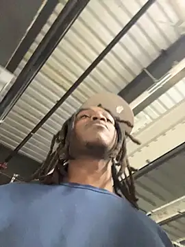 Snapshot of sneakylink13__ chatting on October 29, 6:00 pm sneakylink13 online show from October 29, 6:00 pm