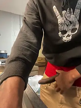 Snapshot of sneakylink13__ chatting on February 10, 4:52 am sneakylink13 online show from February 10, 4:52 am