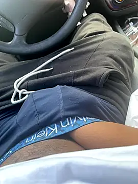 Snapshot of sneakylink13__ chatting on October 18, 9:31 pm sneakylink13 online show from October 18, 9:31 pm