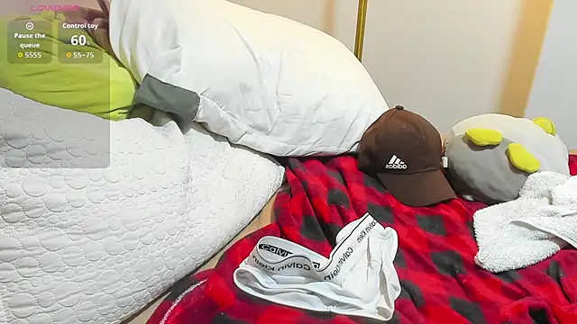 nakedfoam1 online show from April 11, 1:24 am