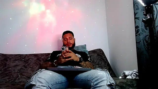 Snapshot of Exotic_tatto27121 chatting on December 15, 10:28 am Exotic tatto27121 online show from December 15, 10:28 am