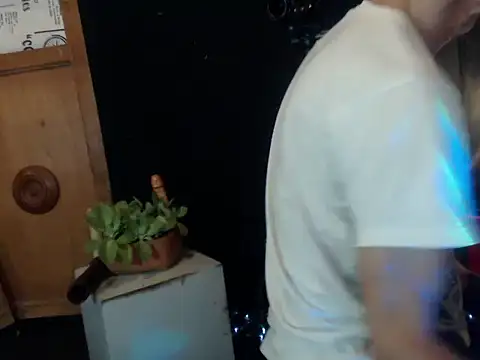 laye19 online show from October 4, 4:28 am