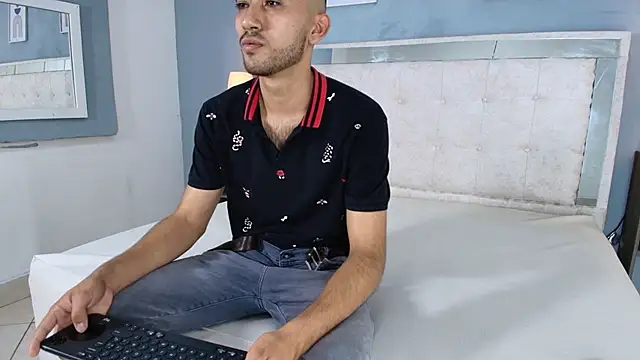 Liam crox online show from December 13, 9:20 pm