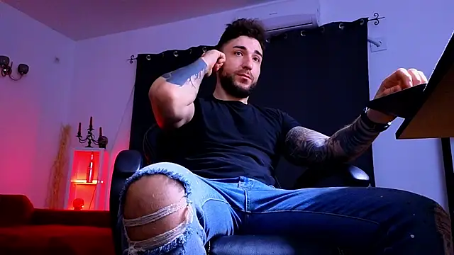 MightyAaron66 online show from December 15, 5:15 am