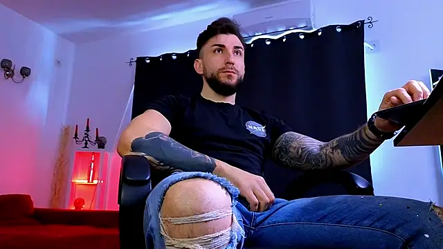 MightyAaron66 online show from February 22, 7:10 am