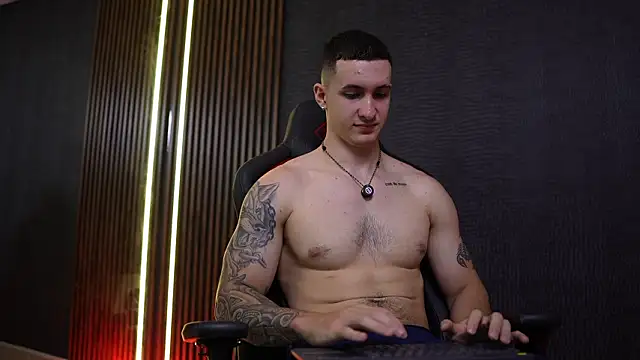 JacksonOlsenn online show from February 6, 8:50 pm