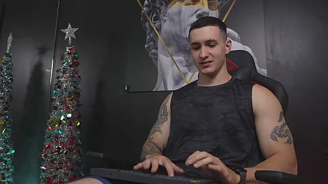 JacksonOlsenn online show from December 19, 8:17 pm