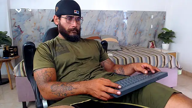 hanz col online show from April 19, 12:59 pm