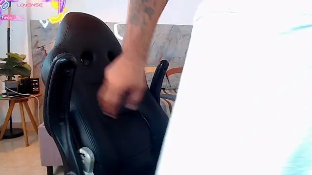 hanz col online show from April 13, 2:18 pm