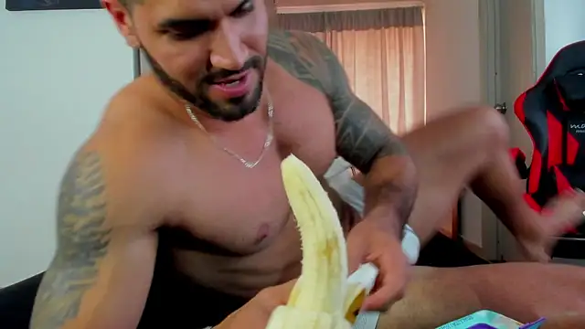 SamirHazard97 online show from March 13, 8:48 pm