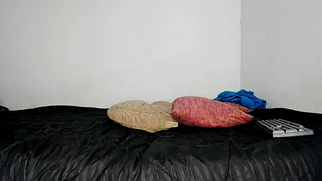 edwin mosquera1 online show from April 6, 1:24 am