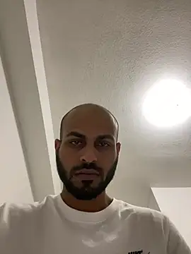 Snapshot of islandvybee55 chatting on December 28, 2:33 am islandvybee55 online show from December 28, 2:33 am