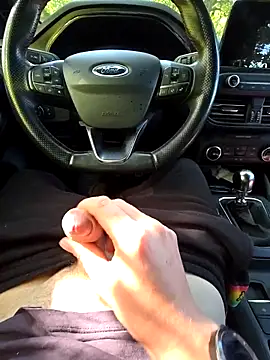 Snapshot of Titanhoott chatting on September 18, 11:23 am Titanhoott online show from September 18, 11:23 am