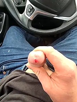 Snapshot of Titanhoott chatting on March 10, 11:12 am Titanhoott online show from March 10, 11:12 am