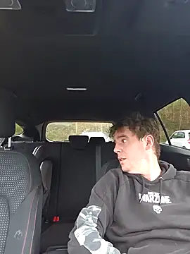 Snapshot of Titanhoott chatting on January 8, 9:32 am Titanhoott online show from January 8, 9:32 am