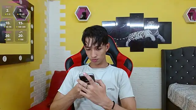 jose sexycumm online show from December 2, 8:34 pm