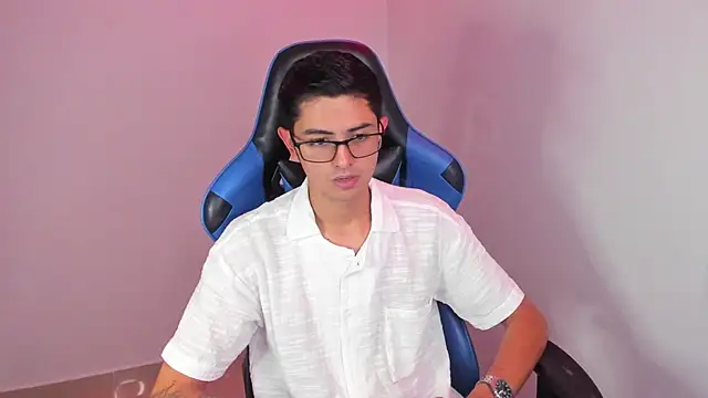 Snapshot of Ethan_Sai___ chatting on January 11, 6:12 pm Ethan Sai    online show from January 11, 6:12 pm