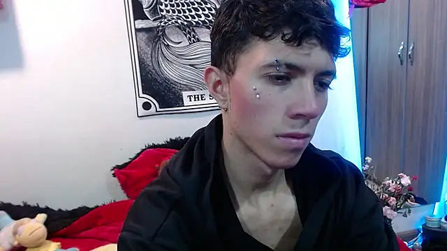 Justyn Ross online show from December 16, 3:24 am