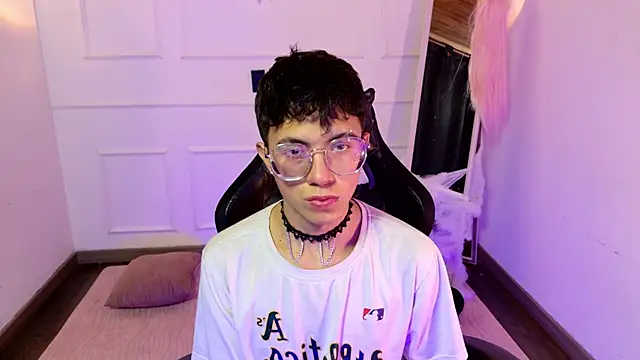 Justyn Ross online show from October 19, 2:49 am