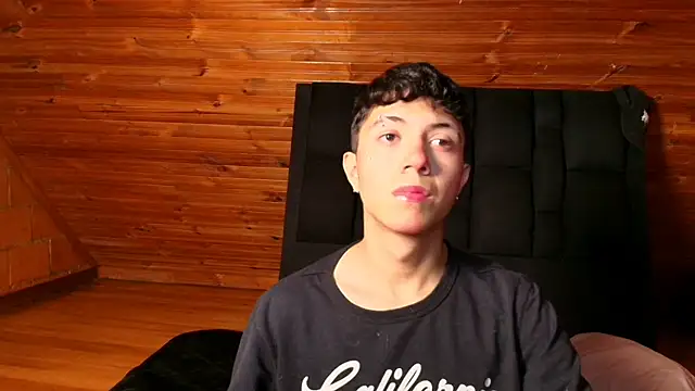 Justyn Ross online show from October 15, 6:32 am