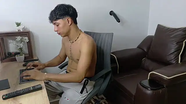 jonmaykolrose online show from November 29, 6:10 pm