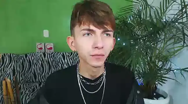 smallgiant27 online show from January 5, 7:39 pm