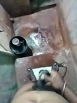 Snapshot of Karthik924 chatting on February 25, 12:14 am Karthik924 online show from February 25, 12:14 am