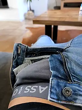 Snapshot of Kevoon991 chatting on March 4, 11:19 am Kevoon991 online show from March 4, 11:19 am