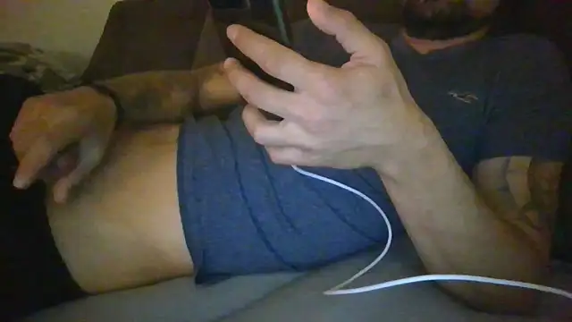 Snapshot of Kevoon991 chatting on October 27, 8:33 pm Kevoon991 online show from October 27, 8:33 pm