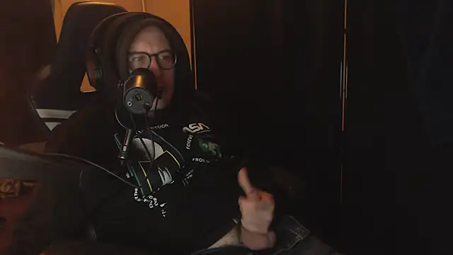 chicostick413 online show from December 16, 10:06 pm