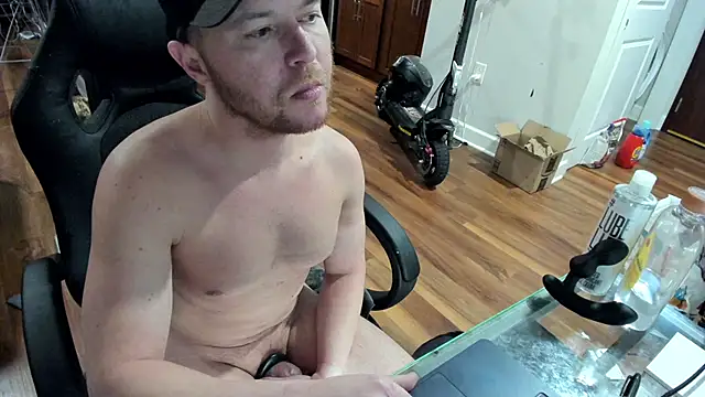 Snapshot of aaron_s_x chatting on February 7, 1:25 am aaron s x online show from February 7, 1:25 am