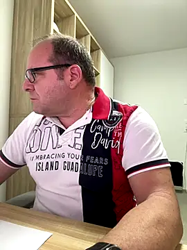 coupleLatinaLovers online show from December 1, 6:05 am