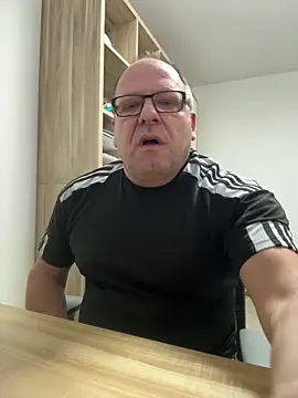 coupleLatinaLovers online show from January 19, 8:27 am