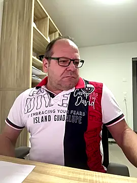 coupleLatinaLovers online show from December 3, 6:19 am