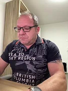 coupleLatinaLovers online show from December 15, 5:48 am