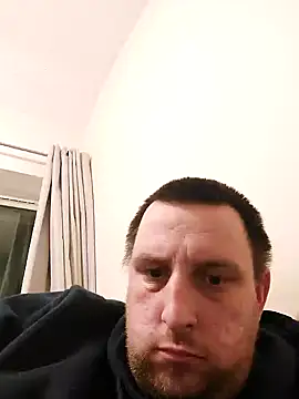 HE-M123 online show from December 18, 7:30 pm