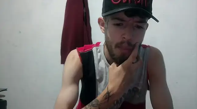Snapshot of Aaronkiller chatting on December 13, 1:01 pm Aaronkiller online show from December 13, 1:01 pm
