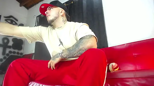 Snapshot of Dexter-T chatting on December 3, 6:03 am Dexter-T online show from December 3, 6:03 am