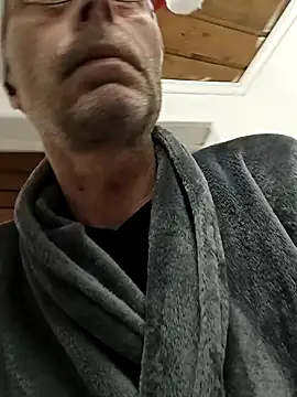 BesterJunge45 online show from December 15, 9:13 am