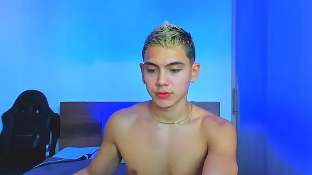 Stevenn 77 online show from December 5, 3:17 pm