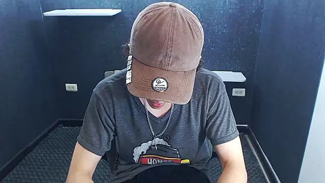 Kerverr  online show from November 20, 8:29 pm