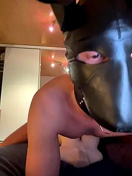 Snapshot of PlayDog123 chatting on October 24, 3:03 pm PlayDog123 online show from October 24, 3:03 pm